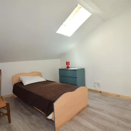 - De 135m² à 450m De La *
